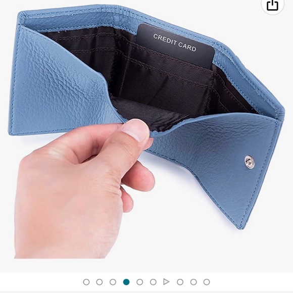 Yocipa small leather wallet for women . New in box. Retail 27 - Picture 4 of 9